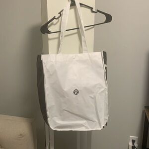Lululemon large bag black and white